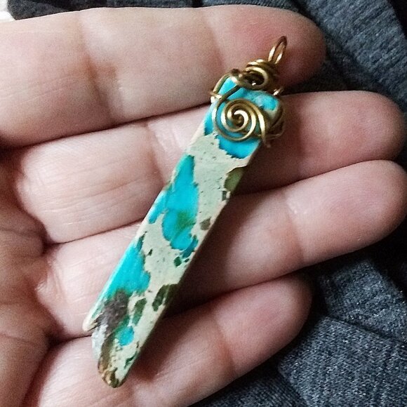🍂🍁🍃 3/$25! Turquoise & Cream Wire Wrap Sea Sediment Jasper Slim Bar Pendant - Picture 4 of 9